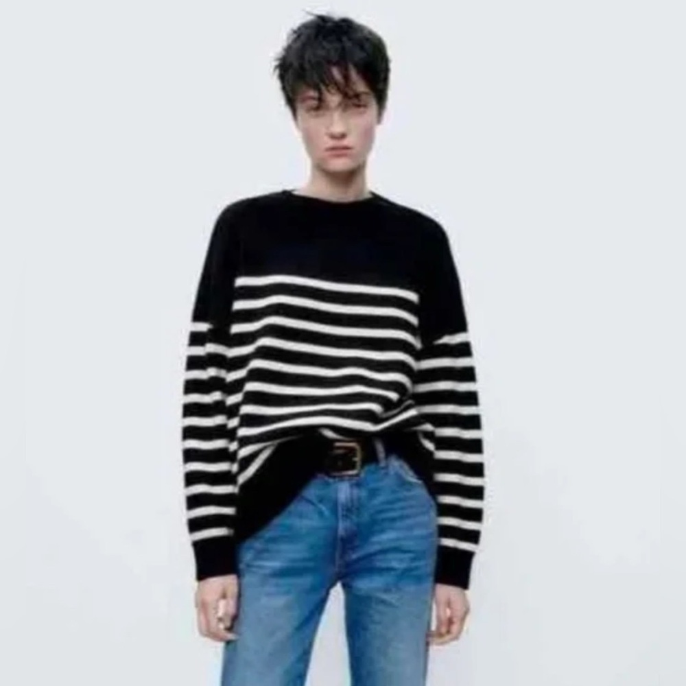 Zara Striped Black and White Women’s Boxy Knit Sweater.    Size-Medium